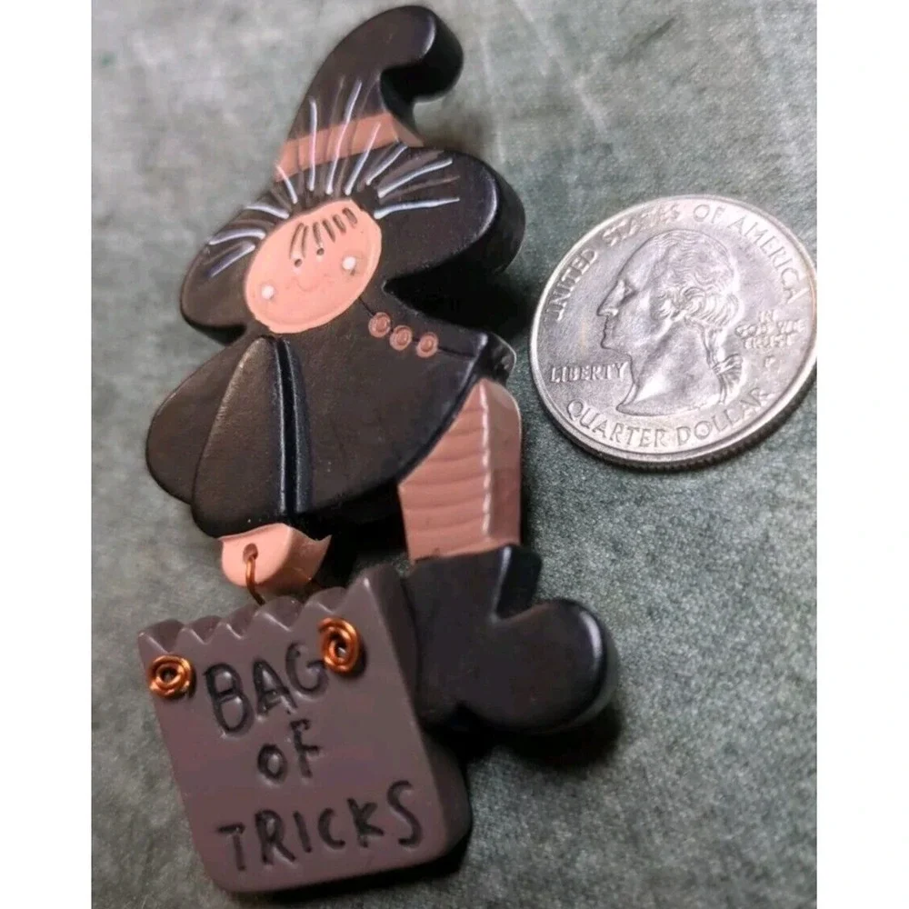The Unbranded Brand halloween brooch